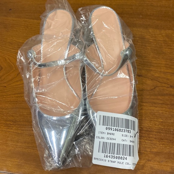 J Crew Colette mule heels in Italian specchio leather
Item BM692 - Picture 6 of 7